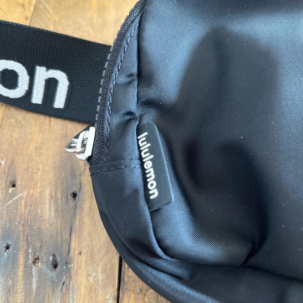LULULEMON Everywhere Belt Bag 1L
Wordmark - Picture 5 of 12